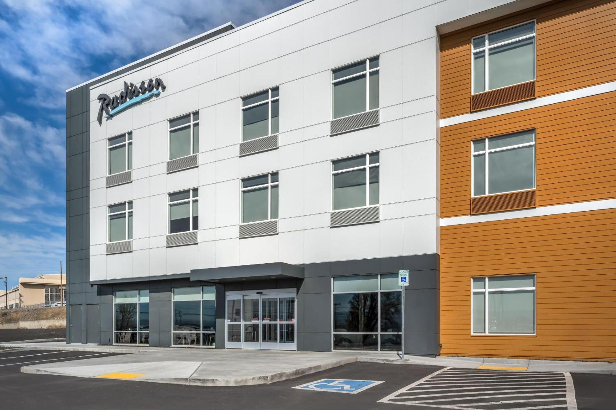 Radisson Hotel Pendleton Airport Exterior photo